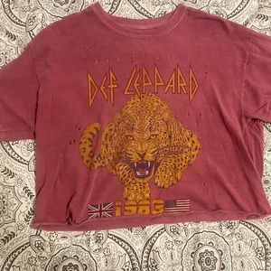Def Leppard Graphic Cropped Tshirt size M/L